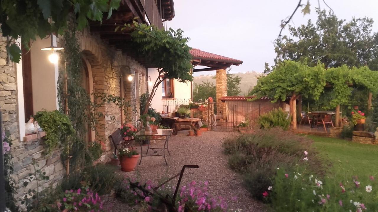 Bed and Breakfast Magiche Langhe à Paroldo Extérieur photo